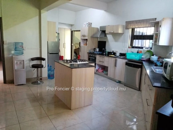 Big family or office use house closed to the center of Curepipe 