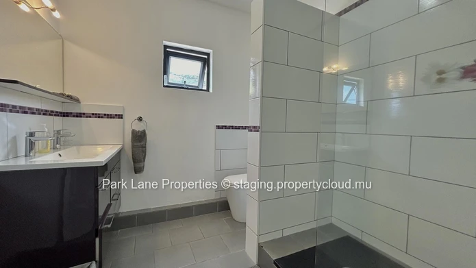 Investissement clé en main dans une maison d'hôtes avec 3 appartements, piscine et haut rendement locatif