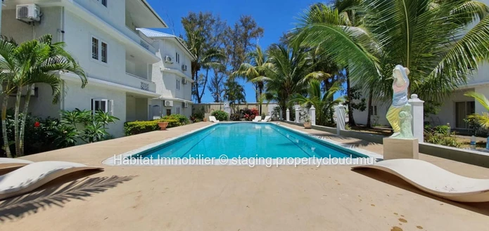 To rent - Magnificent furnished and equipped apartment of 105 m2 in Flic-en-Flac of a 24/7 secure residence within 1 ...