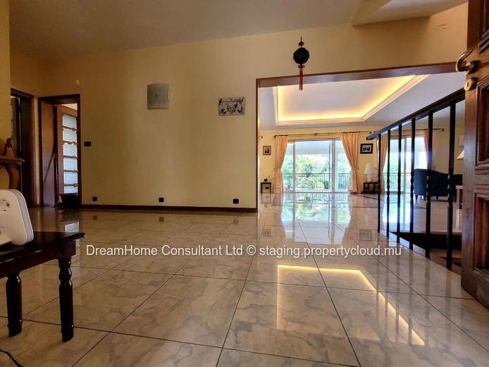 Exceptional 5-Bedroom Villa for Sale in Gated Residence – Black River