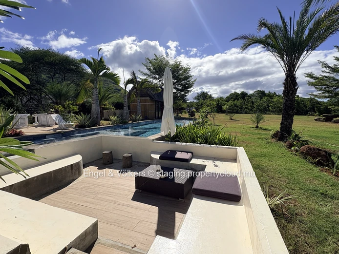 FOR RENT - Contemporary Villa in Tamarin