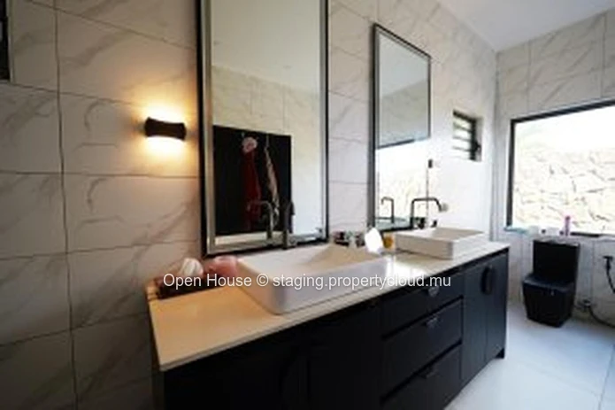 Villa PDS à vendre à Grand Baie, 210M² habitables, terrain 419m², 3 chambres, piscine privée, caractéristiques extéri...