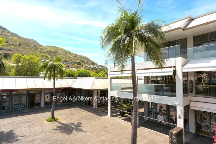Open-Plan Office with Balcony Access for Rent