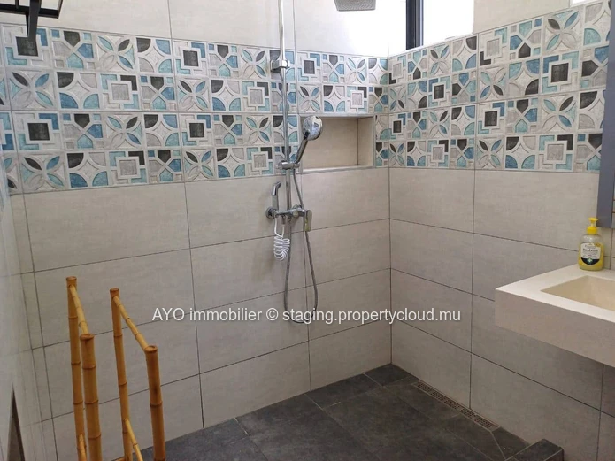 First floor 2 bedrooms apartment in Pereybere-Beach with amenities nearby 