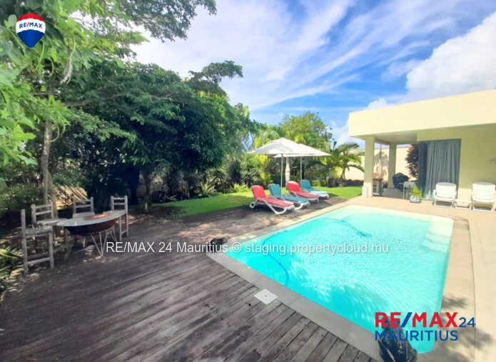 Spacious 3 Bedroom Home with Large Garden &  Pool