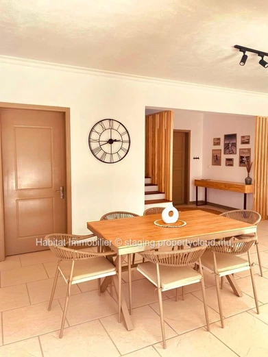 Beautiful furnished and equipped villa of 300 m2 on a plot of 105 toises located in Calodyne