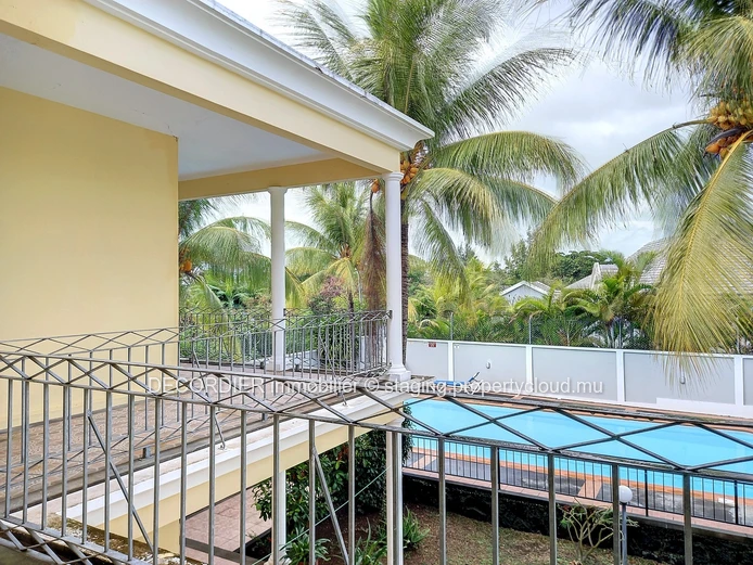 Grande maison meublée avec piscine et dépendance
