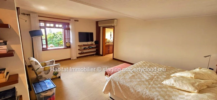 Nestled in one of the most prestigious and residential neighborhoods of Floréal, this unique property of around 800 m...