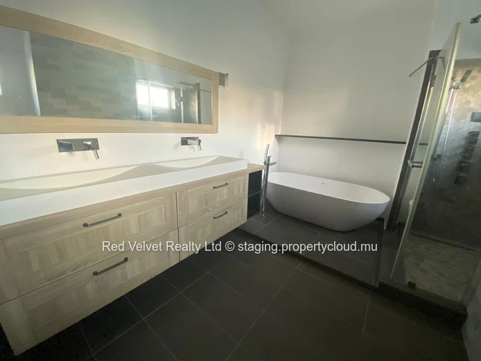 Penthouse de deux niveaux à louer à Sodnac, Quatre-Bornes