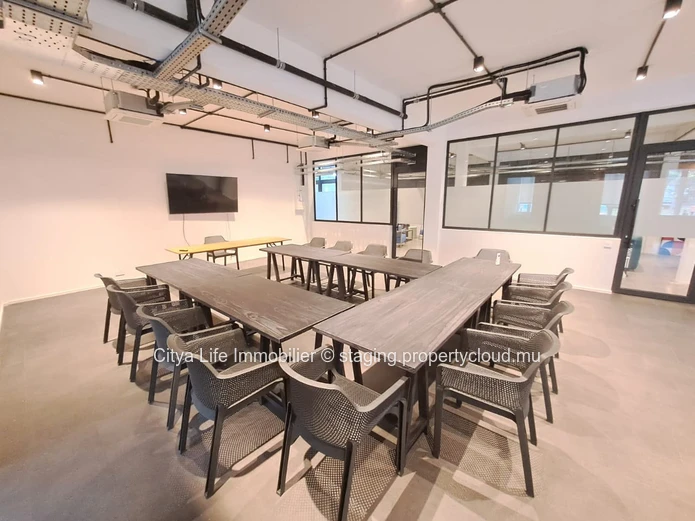 "Spacious Floréal Office for Rent with Prime Location and Amenities - 148m² at Rs 90,280"