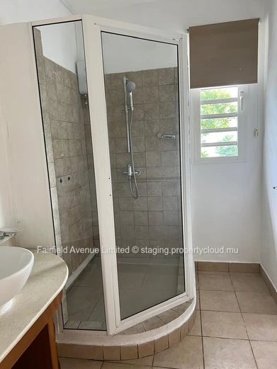 Maison meublée 4 chambres avec bureau à louer à Moka