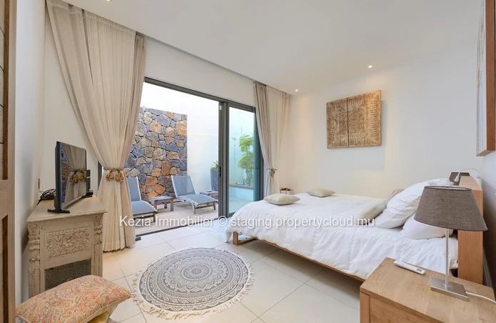 Intimate Contemporary Villa
