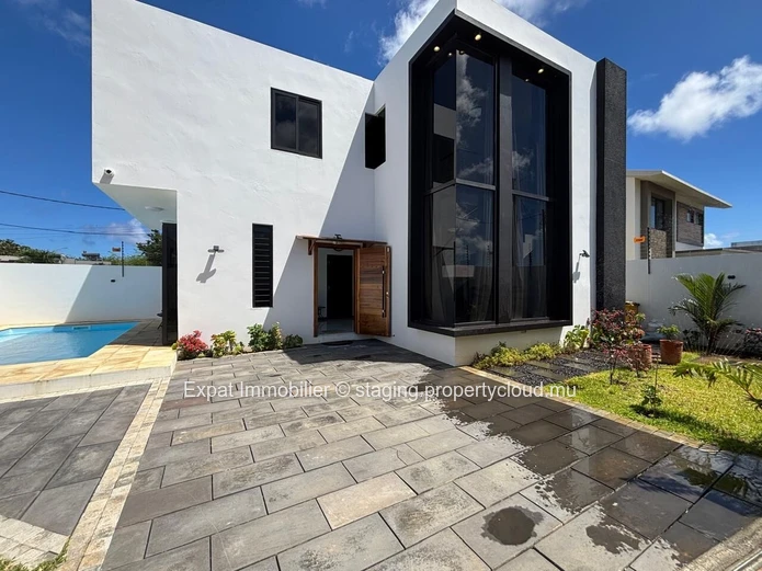 2-Bedroom Detached Villa for Rent – Pereybere, Peaceful Residential Setting