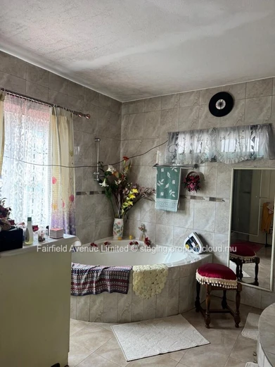Maison 3 chambres à vendre à Rose Hill avec jardin