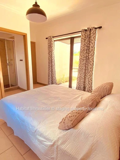 Beautiful furnished and equipped villa of 300 m2 on a plot of 105 toises located in Calodyne