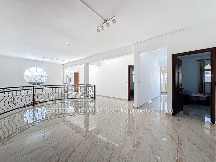 Large 287 m² house for sale