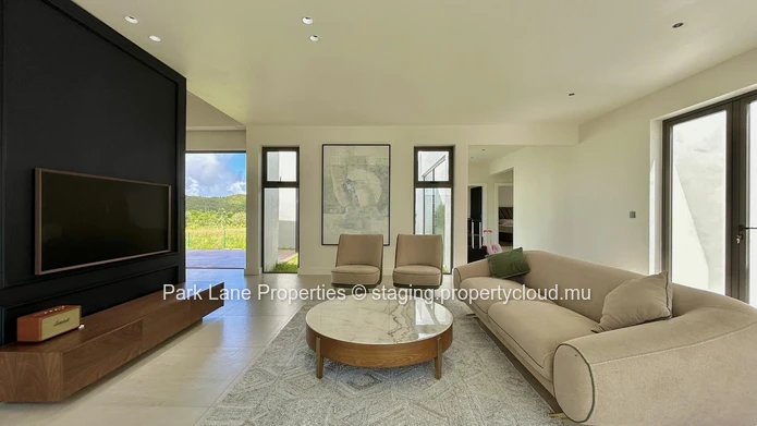 Elegant 3-Bedroom Villa for Rent in Golf Estate