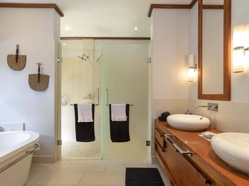 5 Bedroom Villa