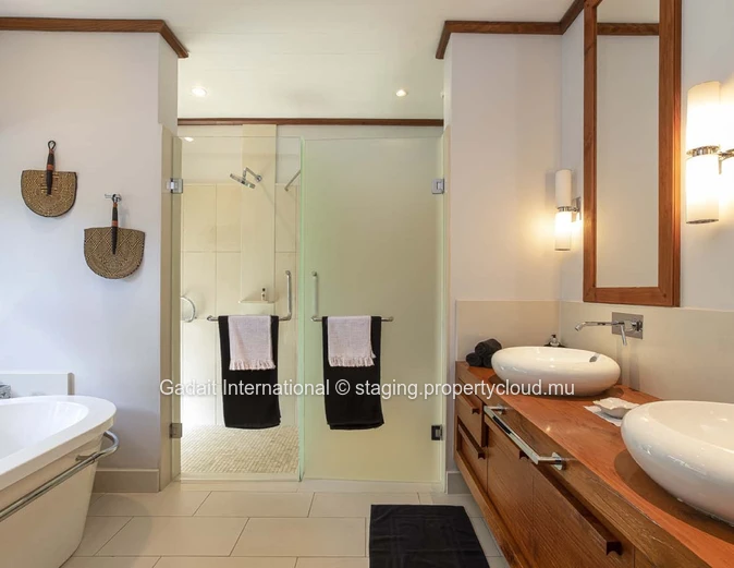 Invest in this superb luxury villa with golf and sea views in eastern Mauritius