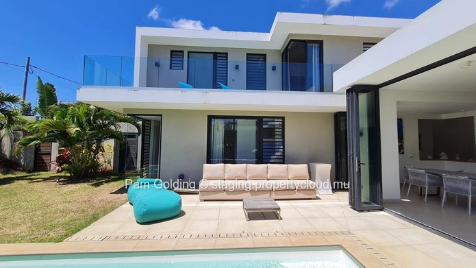 "Villa PDS à vendre à Grand Baie, 325m² habitable, terrain 511m², 4 chambres. Prix $. Ne manquez pas!"