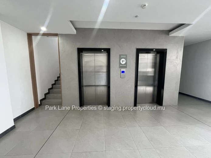 Espace bureau exclusive de 101.6 m2  avec installion de haut de gamme à Ebene