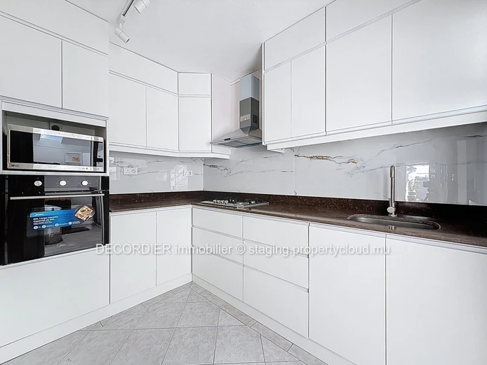 Elegant house in the heart of a sought-after, secure residential area