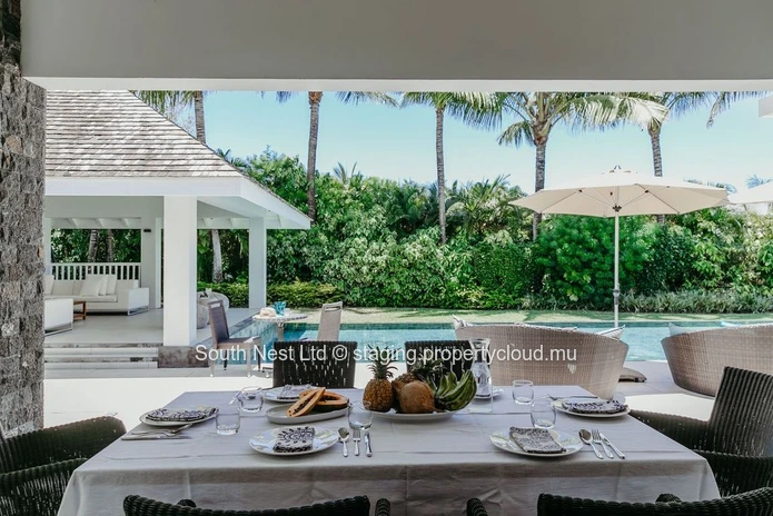Fabulous 6-bedroom colonial villa with private pool in luxurious golf estate