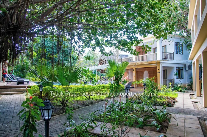 Maison d’Hôtes de 20 Chambres à Vendre à Péreybère