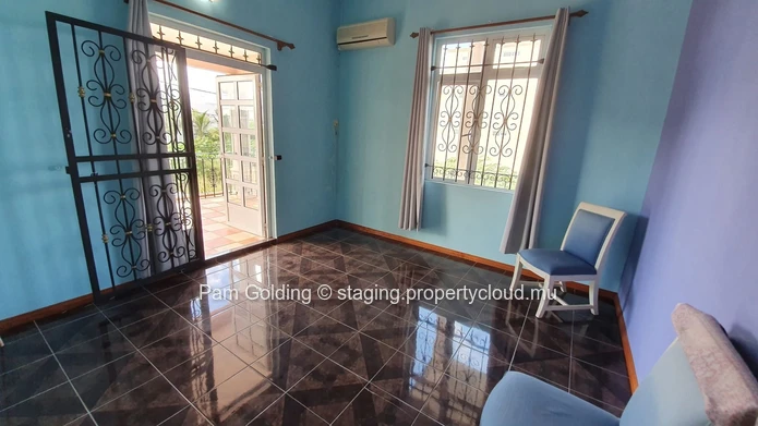 Spacious house close to the beach