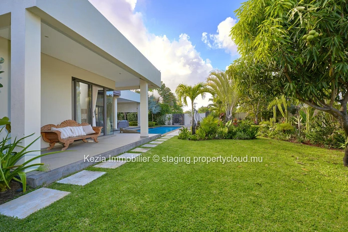 Intimate Contemporary Villa