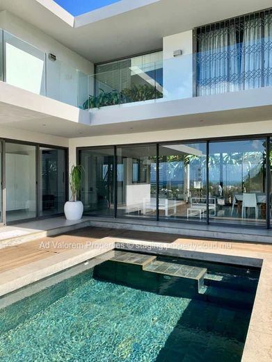 Maison à vendre à Rivière Noire - Black River, 300m² habitables, terrain 1.350m², piscine privée, proche écoles, clin...