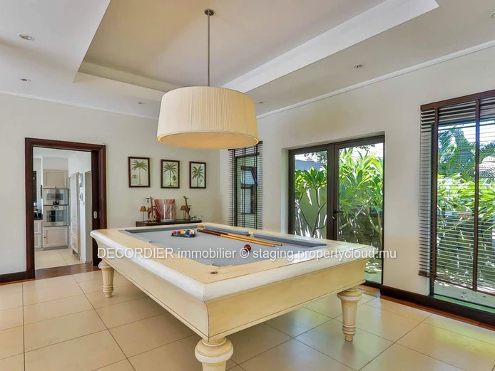 Contemporary single-storey villa accessible to foreigners