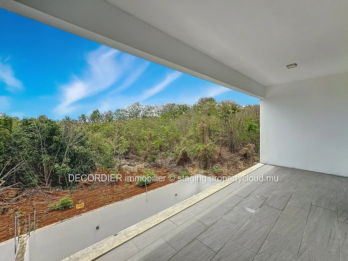 New and cozy duplex nestled 10 minutes walk from the beach