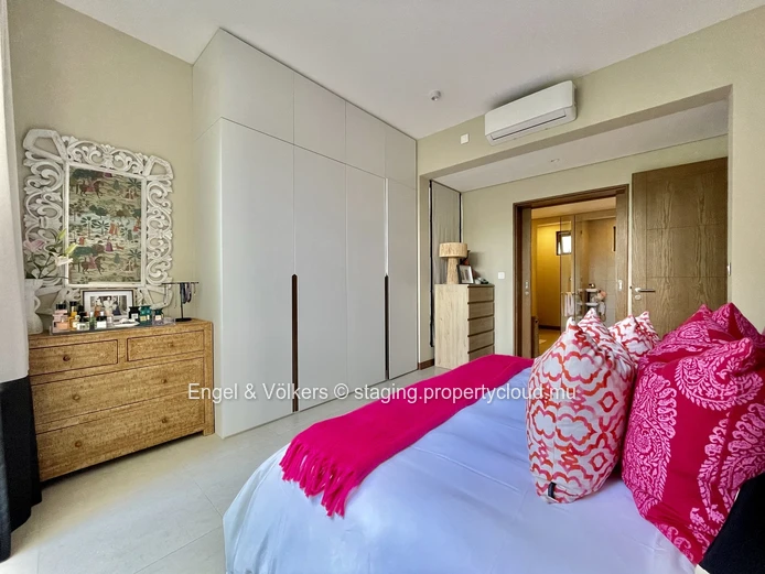 Elegant Coastal Apartment with Rooftop Pool & Sea Views