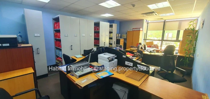 FOR SALE - A large high-end unfurnished air-conditioned office space of 619 m2 located in downtown Port-Louis.