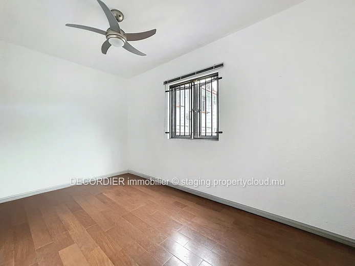 Unique opportunity: house with apartments, studio and sea view!