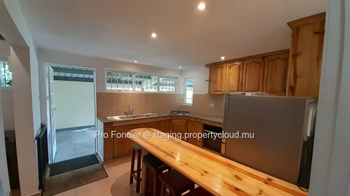 Huge and comfortable house for sale in a very good region of Floreal - Very nice opportunity not to be missed !!!!