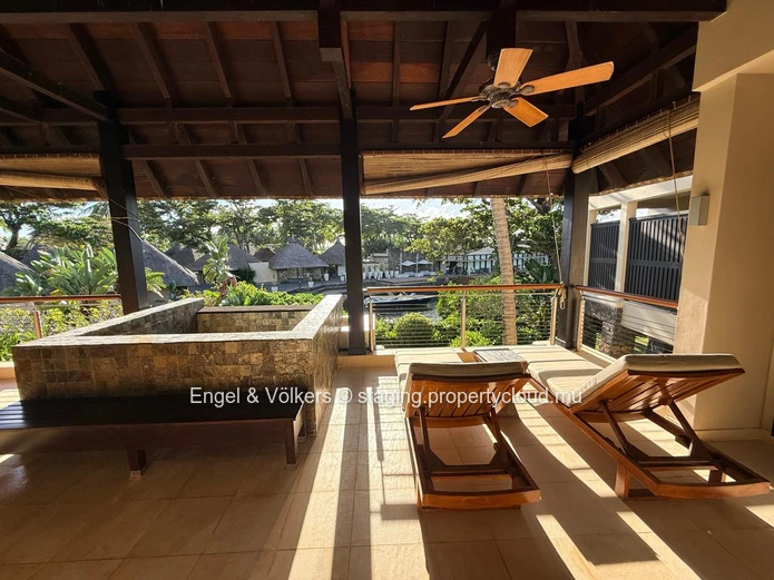 Elegant Lagoon View Apartment at Anahita