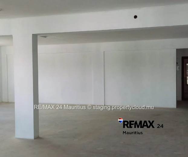Discover a prime commercial rental/sales opportunity in the vibrant Terre Rouge. 2