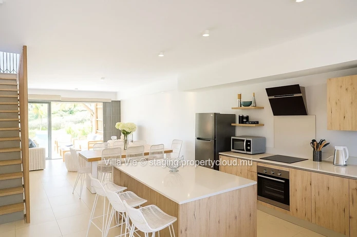 Calodyne – 3-Bedroom Duplex with Pool by the Sea
