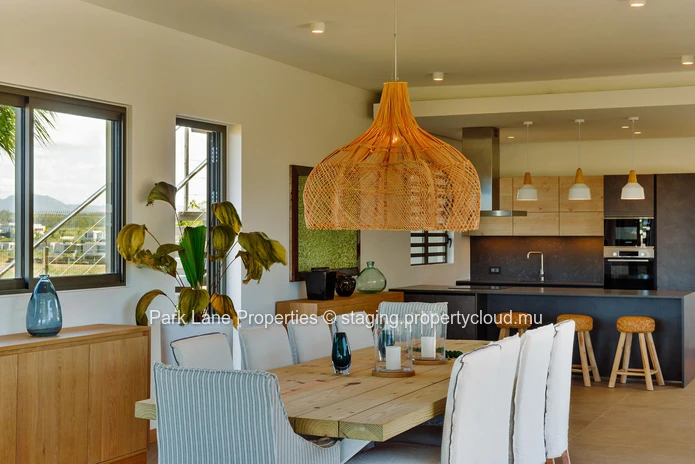 Villa à Anahita: Luxe Moderne avec Vue Imprenable sur le Rive Est