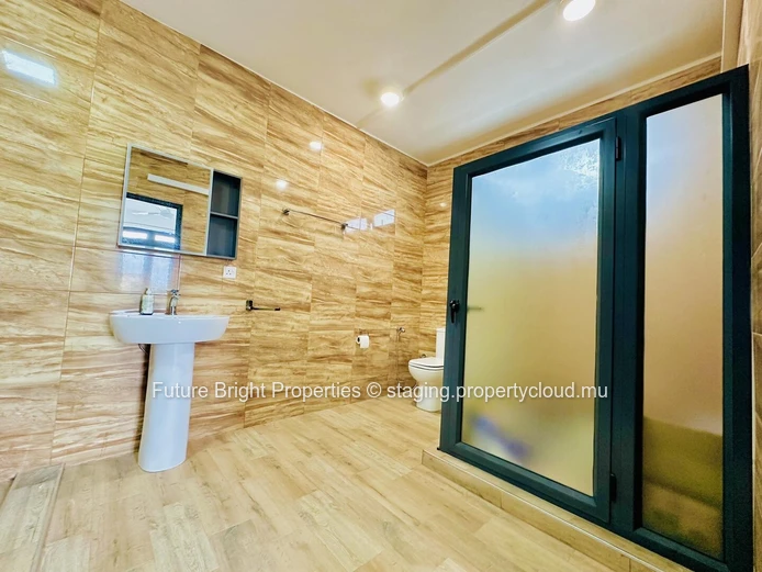 Stunning 2nd Floor Apartment for Rent – Prime Location near Grand Baie