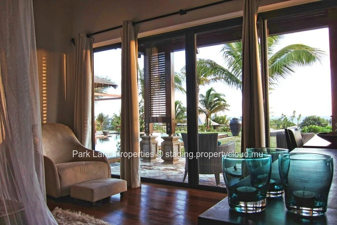 Luxueuse villa 6 càc dans domaine privé avec hôtel 5* en front de mer