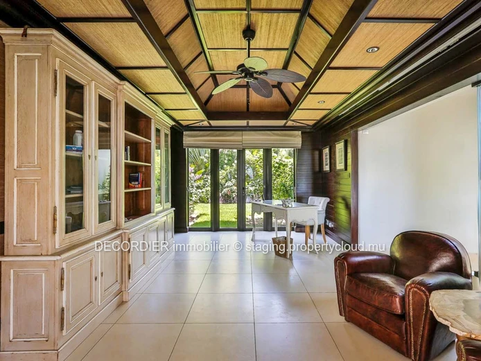 Contemporary single-storey villa accessible to foreigners