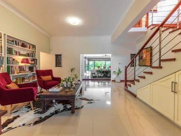 5 Bedroom Villa