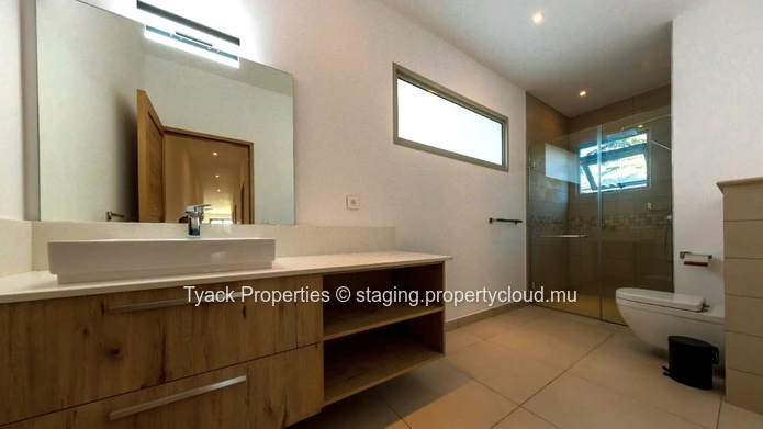 Appartement G+2 à Vendre – Résidence Exclusive en Bord de Mer, Côte Ouest