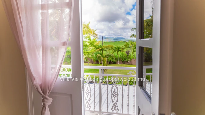 Beau Plan - Spacious 5-bedroom colonial house with swimming pool and big garden