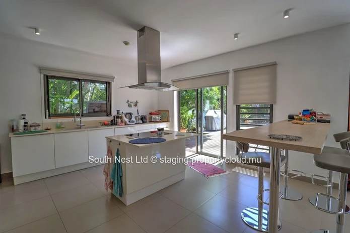 4-bedroom villa + independent studio