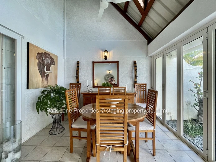 À vendre : Duplex avec piscine privée à Bain Boeuf