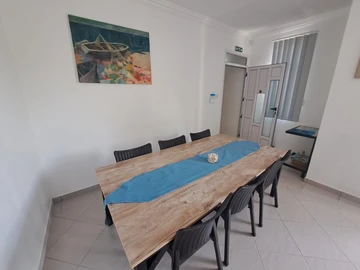 6 Bedroom Apartment